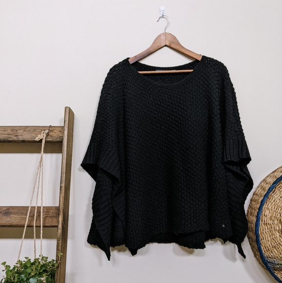 North Pole black knitted ponchos - Picture 2 of 6